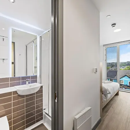 With Ensuite Bathroom Near *
