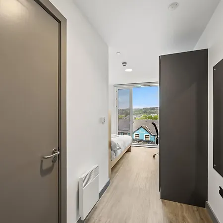 With Ensuite Bathroom Near