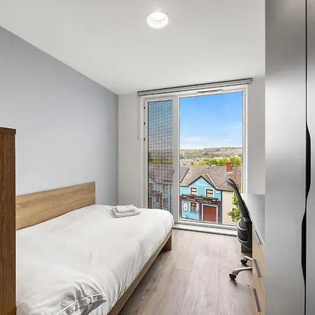 בית נופש With Ensuite Bathroom Near קורק