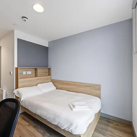With Ensuite Bathroom Near בית נופש